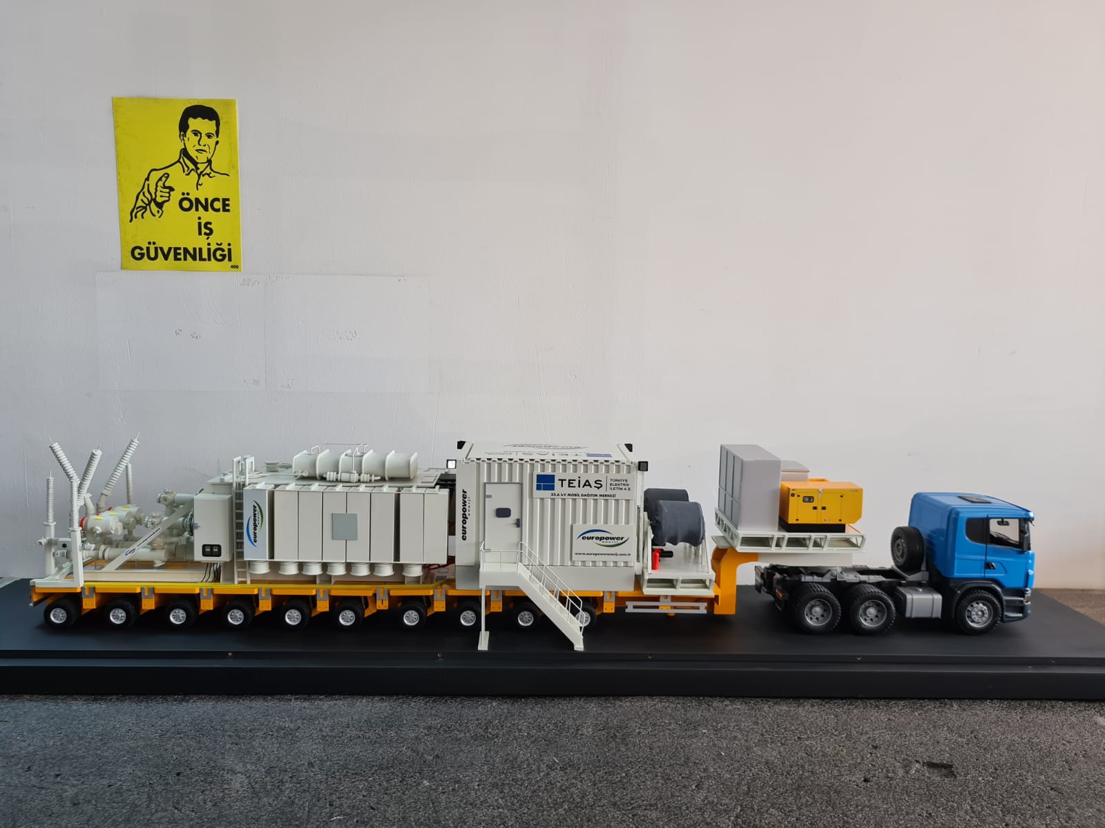 EUROPOWER 1/16 Mobile Electric Distributor ViaPia